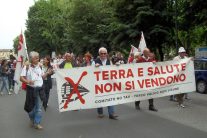 Nella foto - Laboratorio Sociale Alessandria