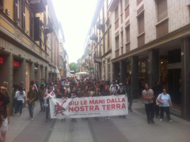 Nella foto - Laboratorio Sociale Alessandria