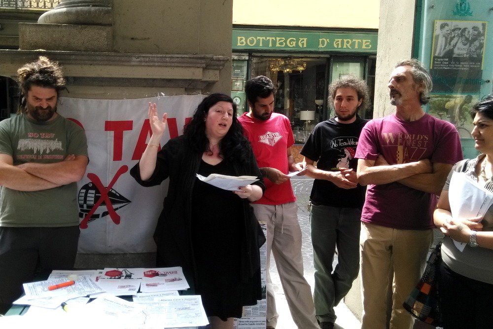 Nella foto - Laboratorio Sociale Alessandria