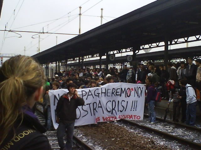 Alessandria – 2000 studenti occupano la stazione FS