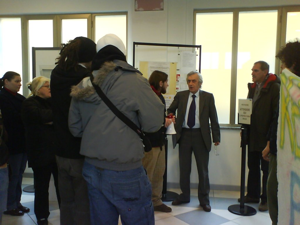 Nella foto - Laboratorio Sociale Alessandria