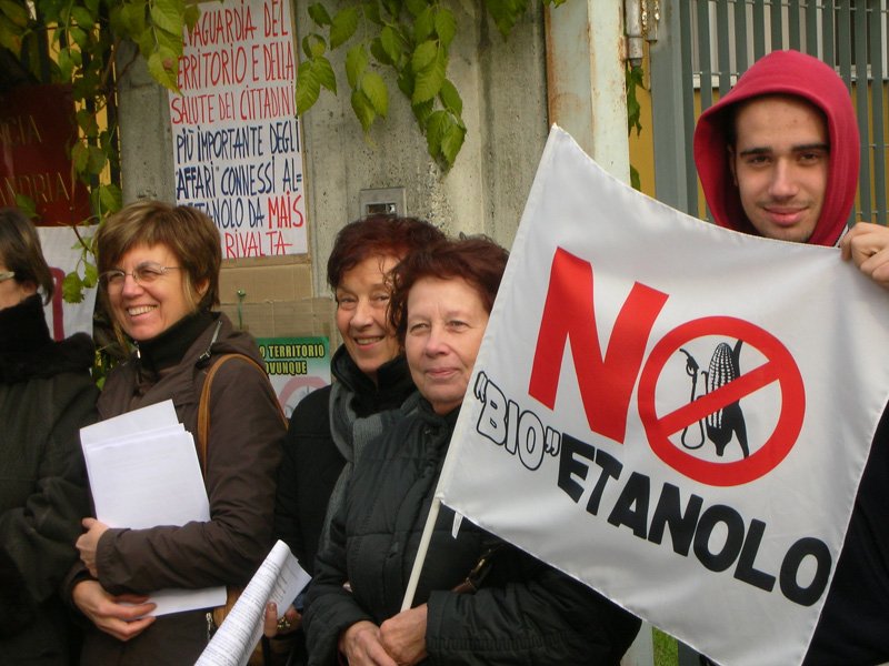 Nella foto - Laboratorio Sociale Alessandria