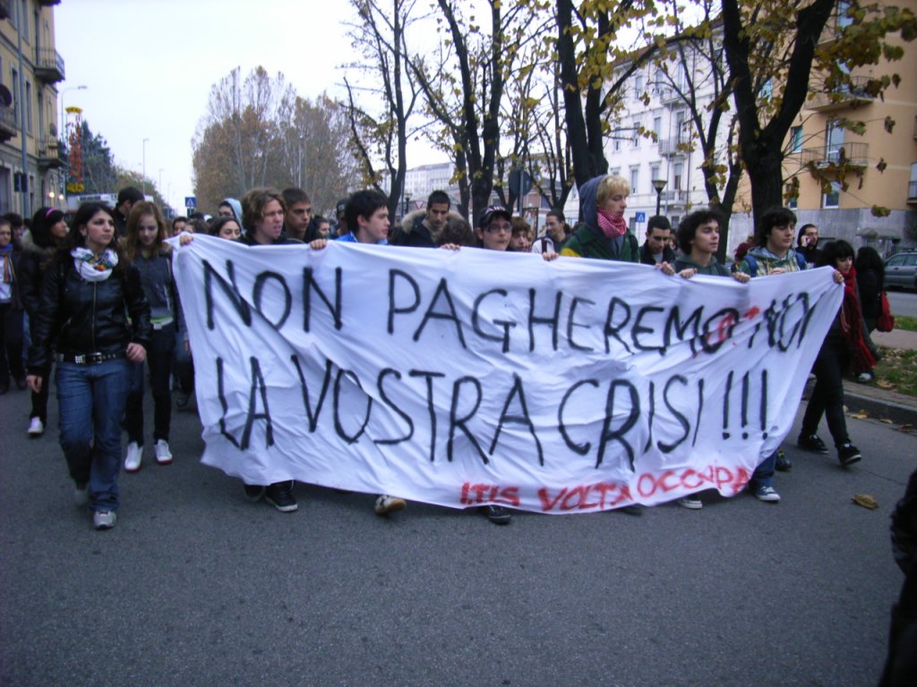 Nella foto - Laboratorio Sociale Alessandria