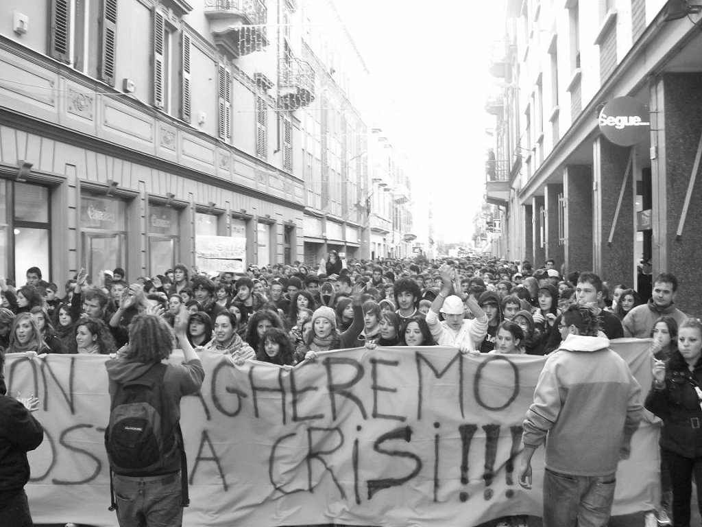 Nella foto - Laboratorio Sociale Alessandria