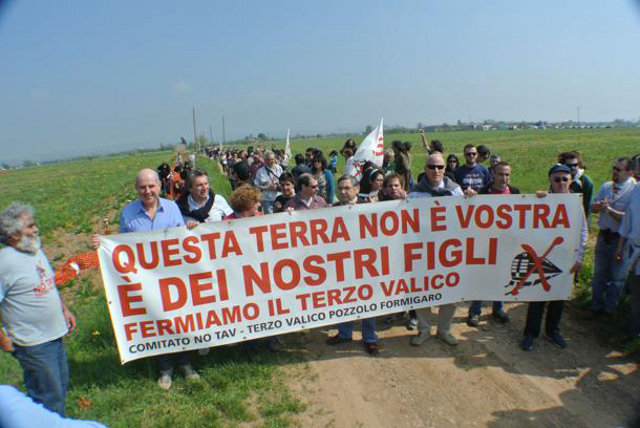 Nella foto - Laboratorio Sociale Alessandria