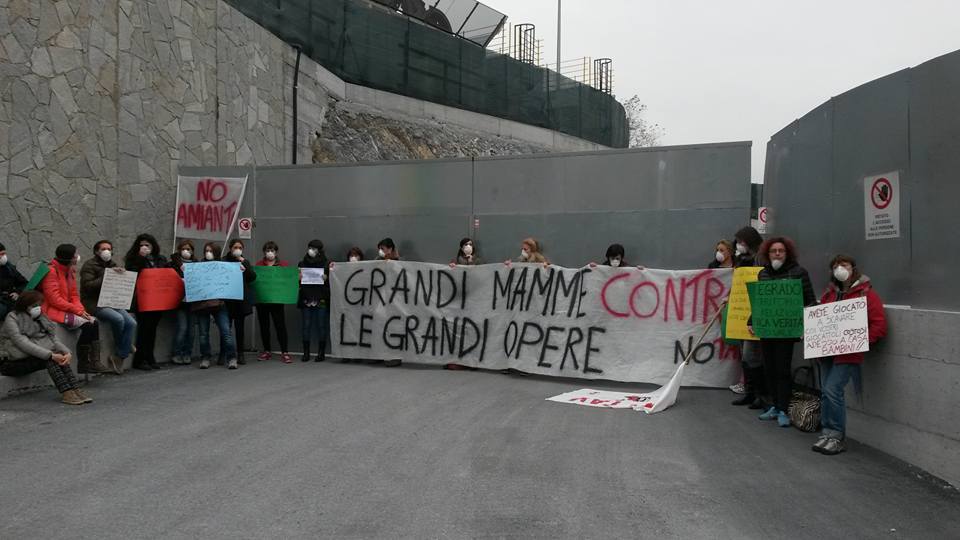 Nella foto - Laboratorio Sociale Alessandria