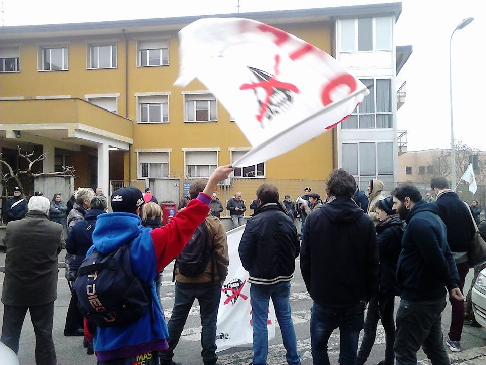 Nella foto - Laboratorio Sociale Alessandria