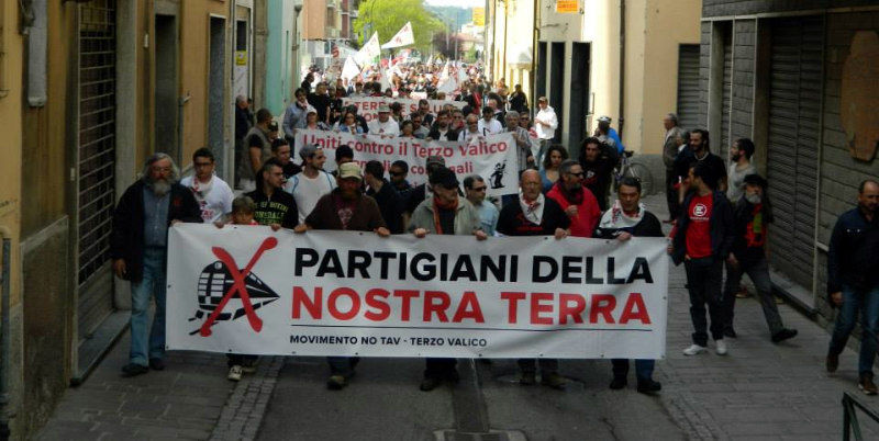 Nella foto - Laboratorio Sociale Alessandria