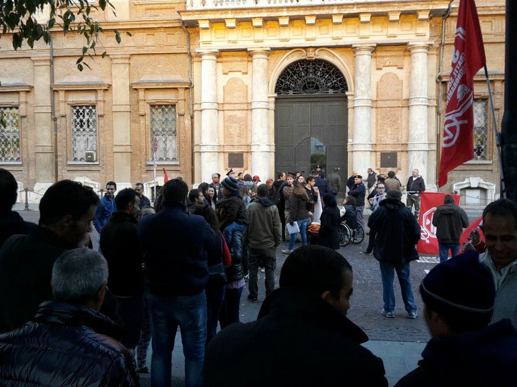 Nella foto - Laboratorio Sociale Alessandria