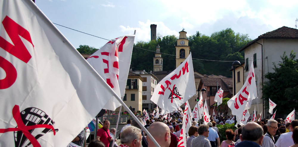 Nella foto - Laboratorio Sociale Alessandria