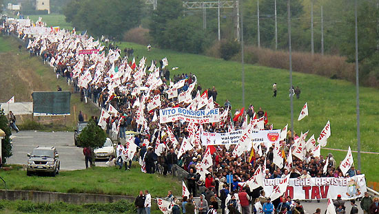 Nella foto - Laboratorio Sociale Alessandria