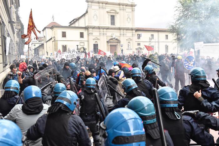 Nella foto - Laboratorio Sociale Alessandria