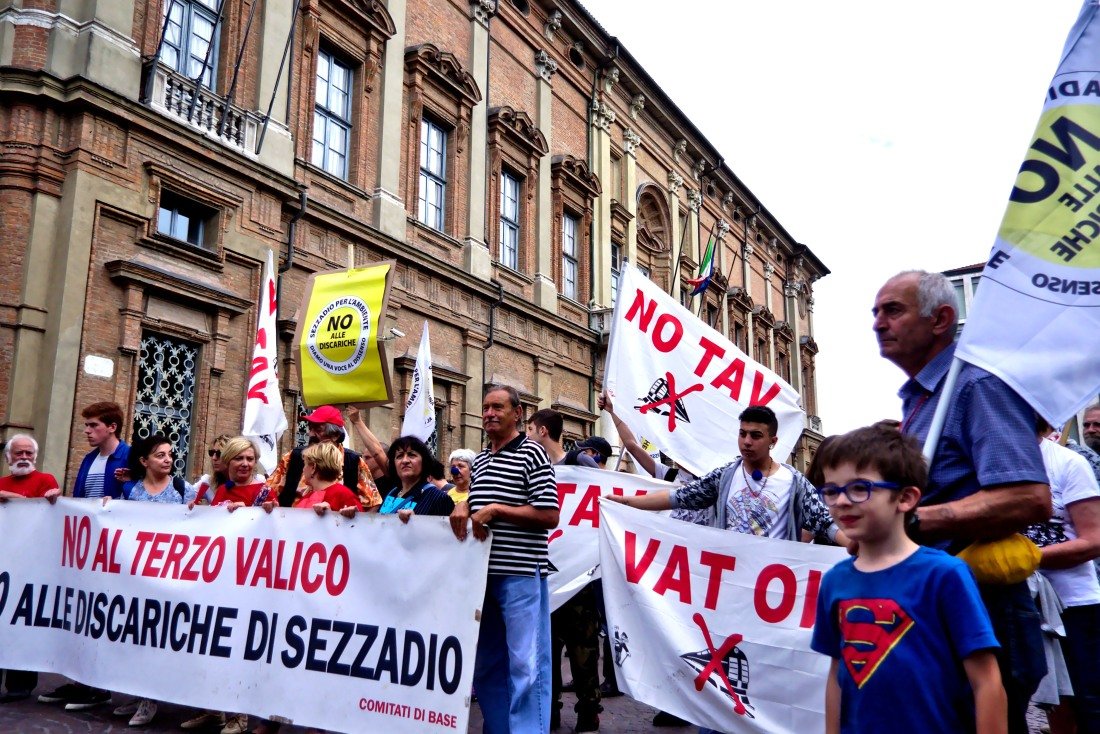 Nella foto - Laboratorio Sociale Alessandria