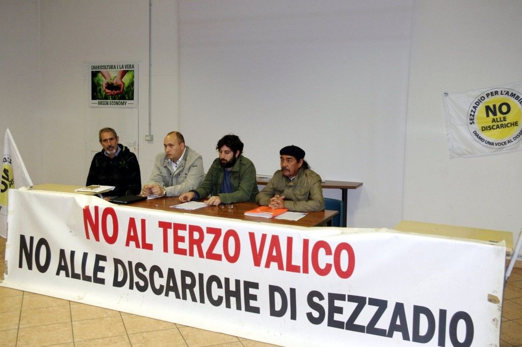 Nella foto - Laboratorio Sociale Alessandria