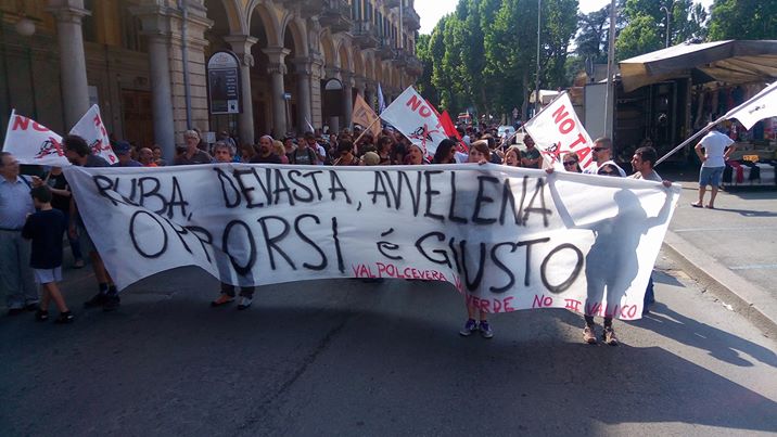 Nella foto - Laboratorio Sociale Alessandria