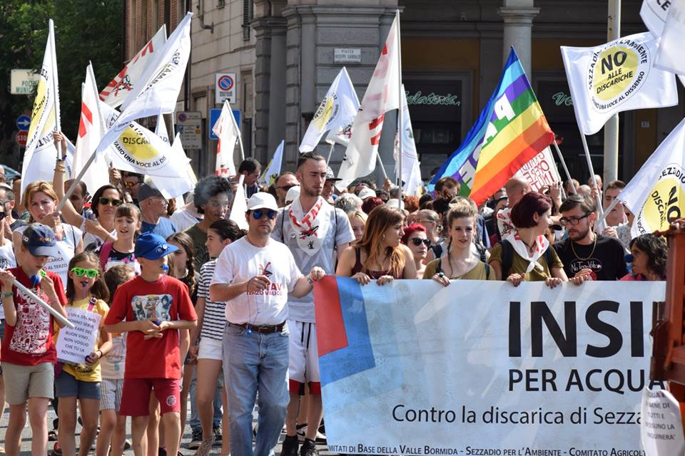 Nella foto - Laboratorio Sociale Alessandria