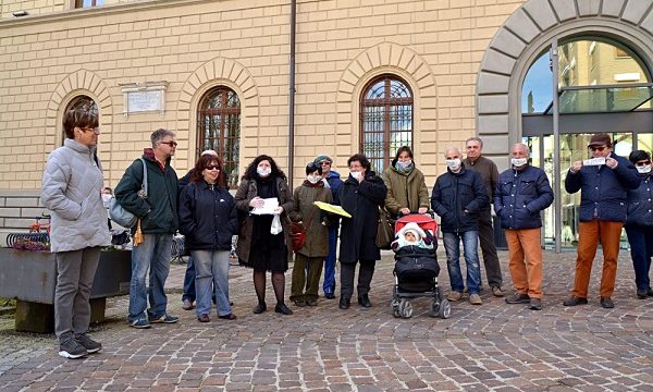 Nella foto - Laboratorio Sociale Alessandria