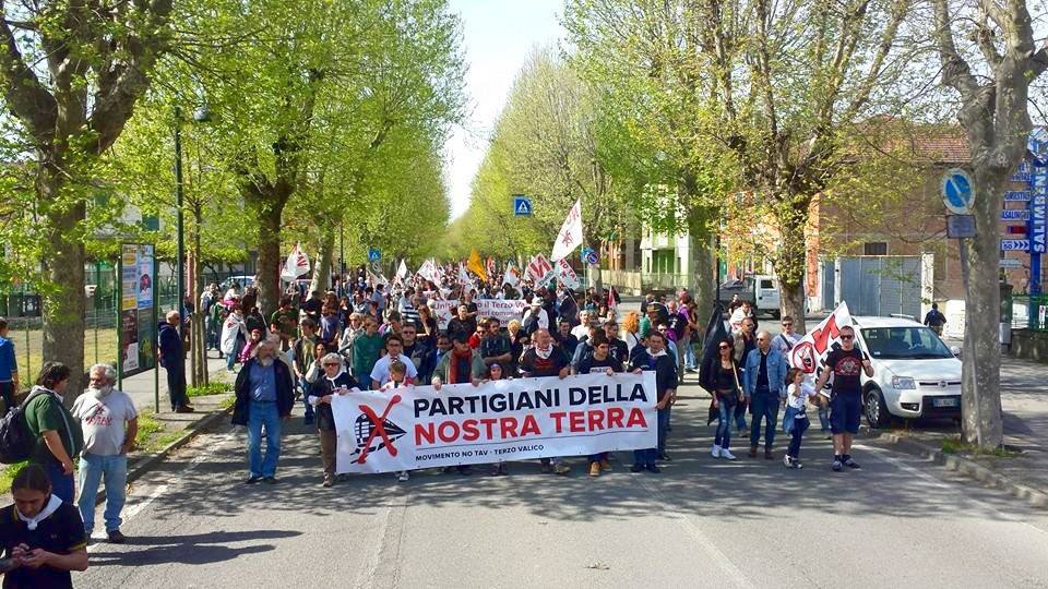 Nella foto - Laboratorio Sociale Alessandria