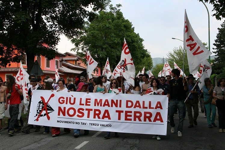 Nella foto - Laboratorio Sociale Alessandria