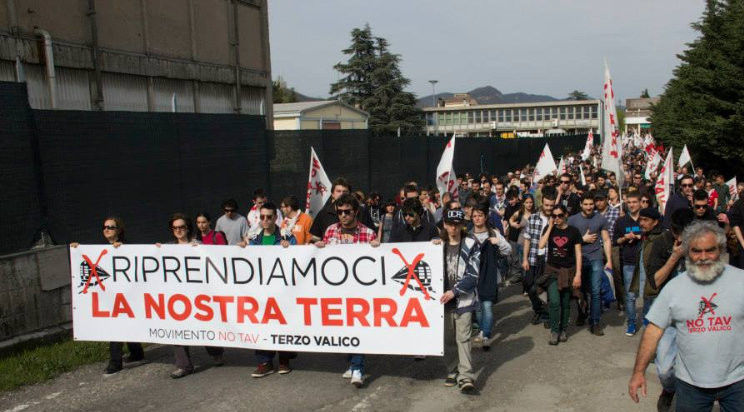 Nella foto - Laboratorio Sociale Alessandria