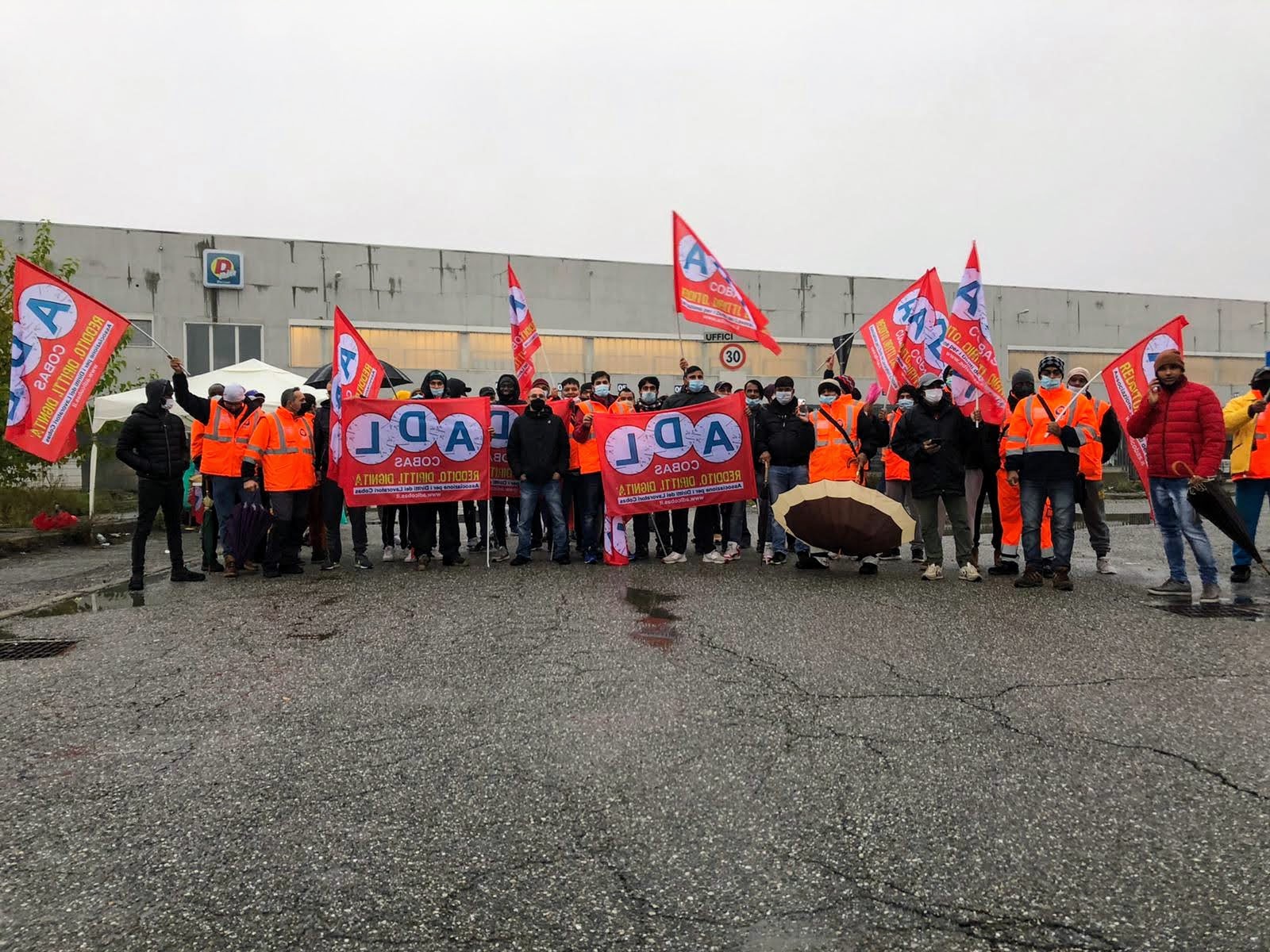 Nella foto - Laboratorio Sociale Alessandria