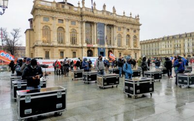 I lavoratori dello spettacolo murano simbolicamente la Regione Piemonte