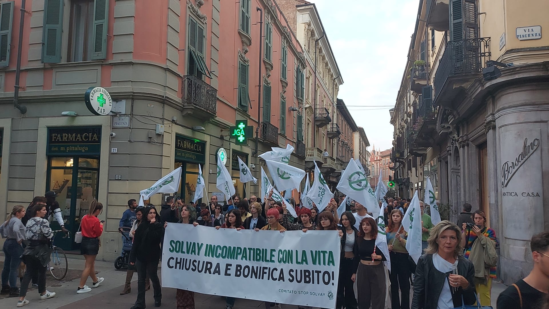 Nella foto - Laboratorio Sociale Alessandria